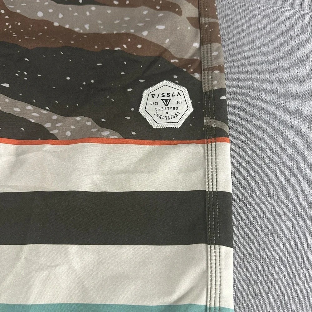Vissla Board Shorts Men's 31 Multicolor Camo Stretch Swim Trunks Pool Beach